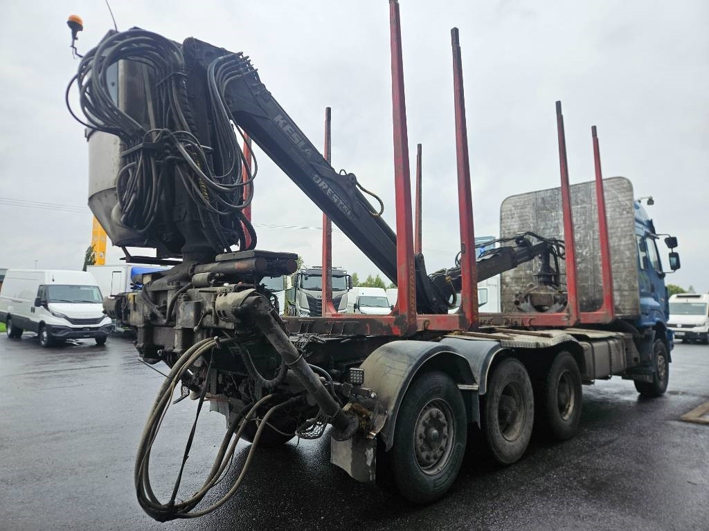 Sisu C600 8x4 kesla 2010 - Rönkszállító teherautó: 3 kép. Sisu C600 8x4 kesla 2010 - Rönkszállító teherautó: 3 kép.