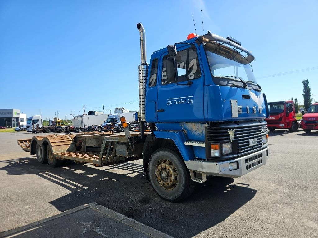 Sisu SM 320 - Rönkszállító teherautó: 3 kép. Sisu SM 320 - Rönkszállító teherautó: 3 kép.