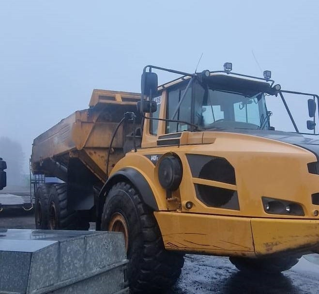 Volvo A40 F FS - Csuklós dömper: 2 kép. Volvo A40 F FS - Csuklós dömper: 2 kép.