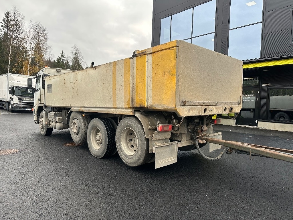 Volvo FH 12 420 8x2 + pv - Billenőplatós teherautó: 4 kép. Volvo FH 12 420 8x2 + pv - Billenőplatós teherautó: 4 kép.