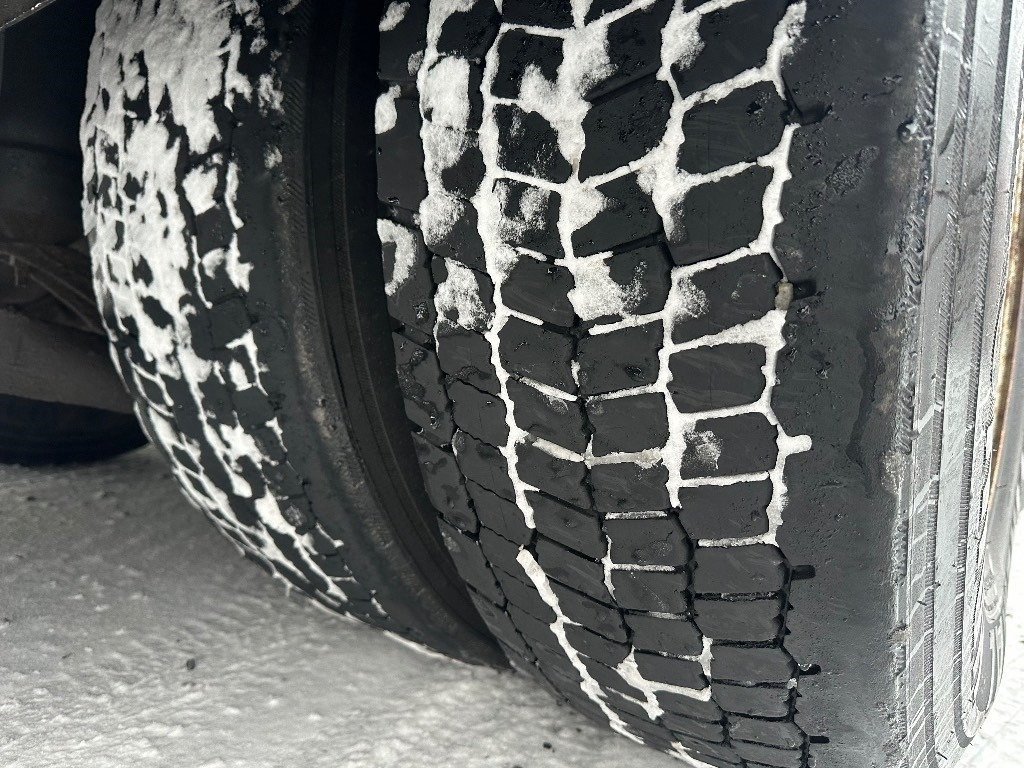 Volvo FH 13 500hv 8x4*4 - Darus autó: 4 kép. Volvo FH 13 500hv 8x4*4 - Darus autó: 4 kép.