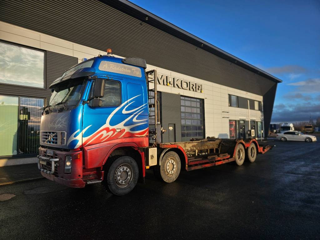 Volvo FH12 8x4 - Rönkszállító teherautó: 1 kép. Volvo FH12 8x4 - Rönkszállító teherautó: 1 kép.