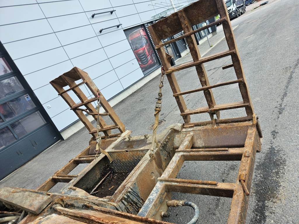 Volvo FH12 8x4 - Rönkszállító teherautó: 5 kép. Volvo FH12 8x4 - Rönkszállító teherautó: 5 kép.