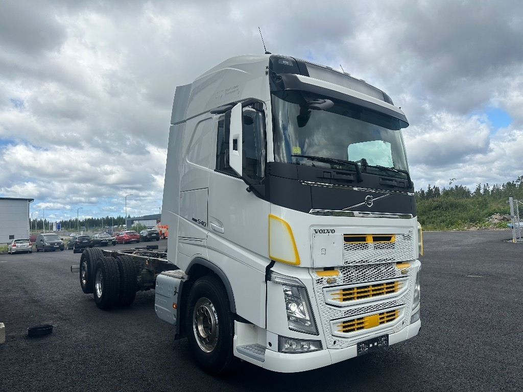 Volvo FH13 540 6x2*4 - Alvaz teherautó: 2 kép. Volvo FH13 540 6x2*4 - Alvaz teherautó: 2 kép.