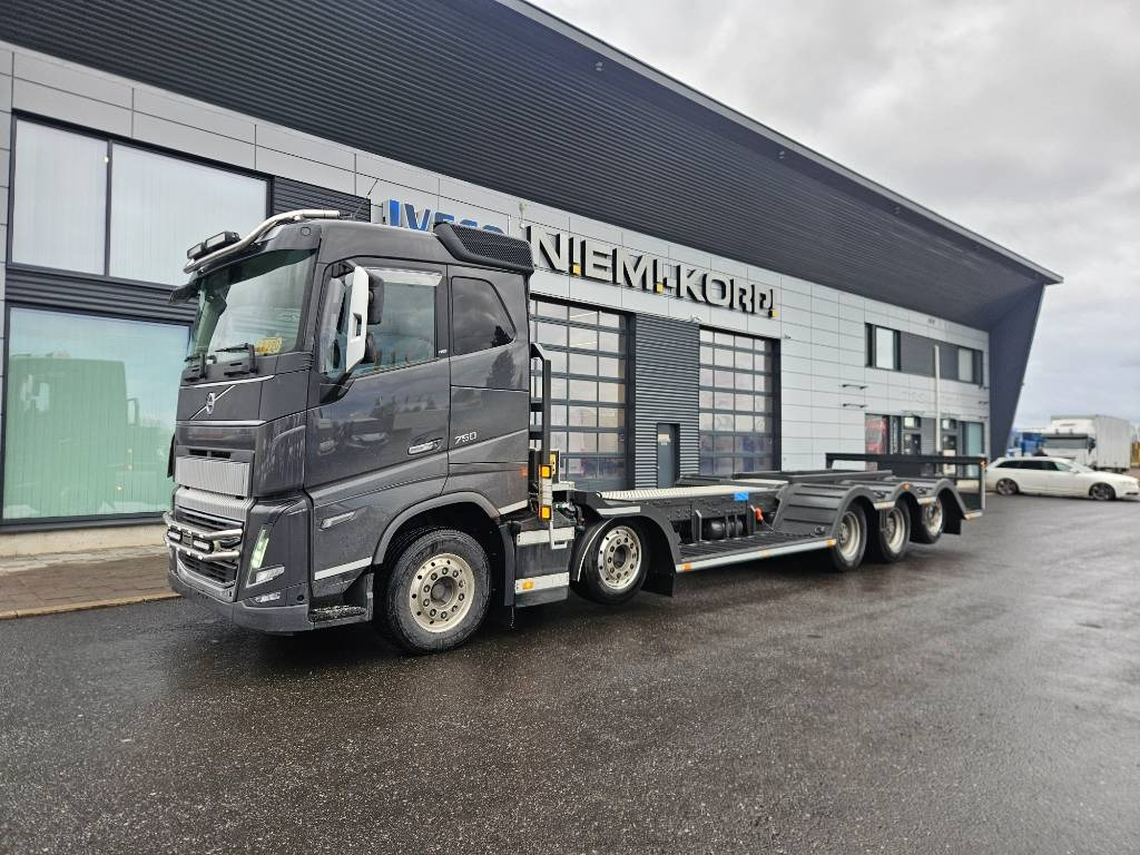 Volvo FH16 750 10x4 uudella metsäkoneritilällä  - Rönkszállító teherautó: 1 kép. Volvo FH16 750 10x4 uudella metsäkoneritilällä  - Rönkszállító teherautó: 1 kép.