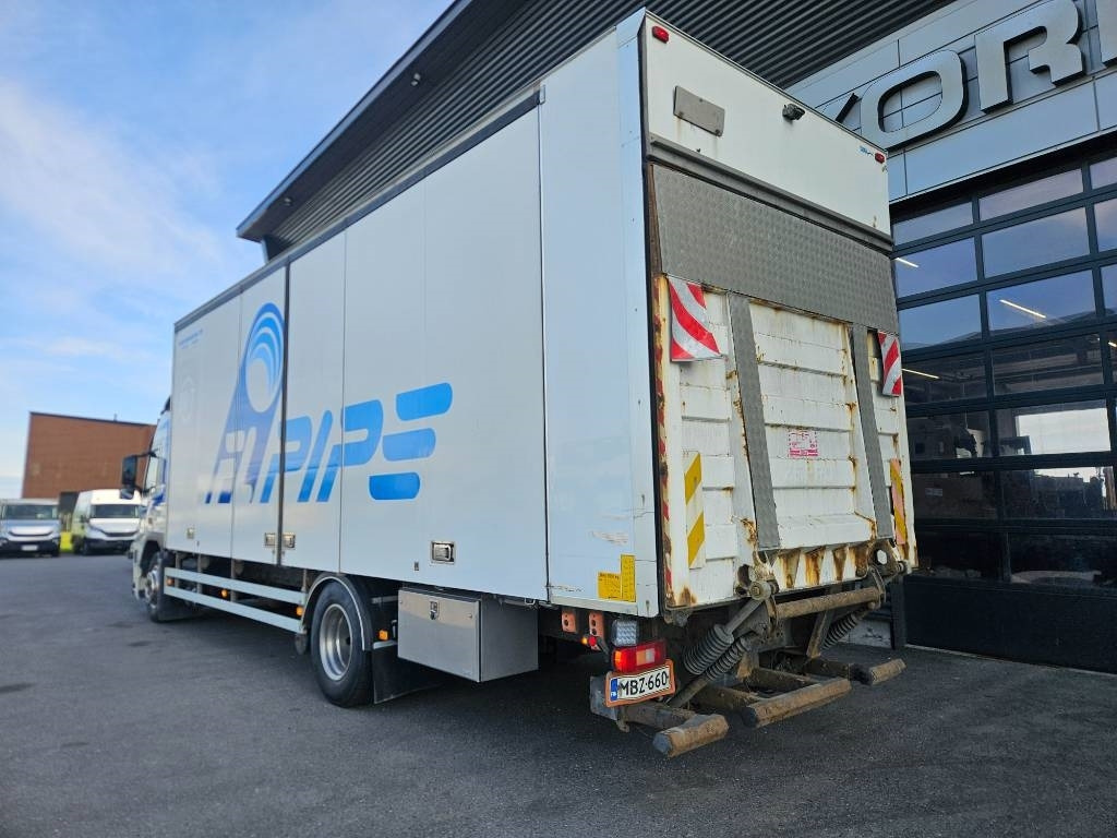 Volvo FM11 - Dobozos felépítményű teherautó: 5 kép. Volvo FM11 - Dobozos felépítményű teherautó: 5 kép.