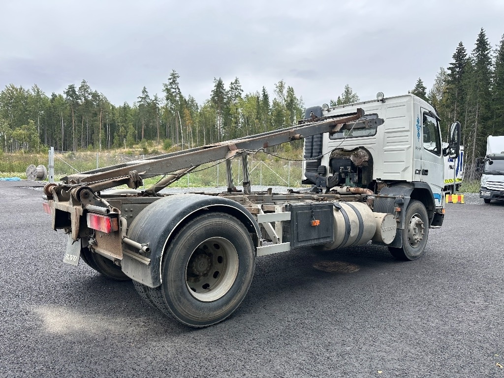 Volvo FM7 4x2 vaijerilaitteilla - Konténerszállító: 4 kép. Volvo FM7 4x2 vaijerilaitteilla - Konténerszállító: 4 kép.