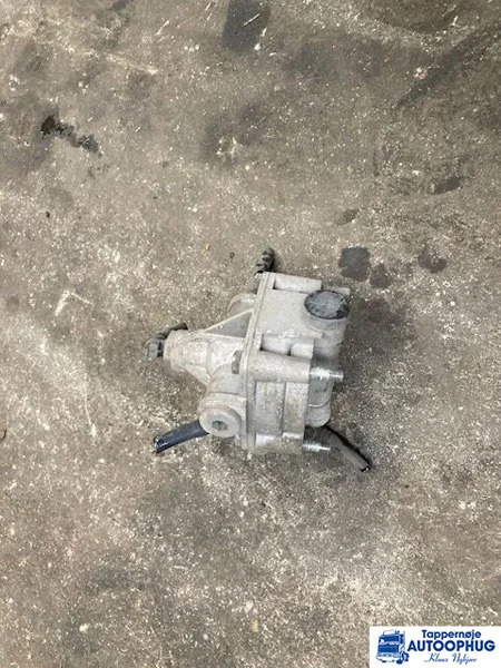 DAF Relay valave – DAF 1808338 - Relé - Teherautó: 2 kép. DAF Relay valave – DAF 1808338 - Relé - Teherautó: 2 kép.