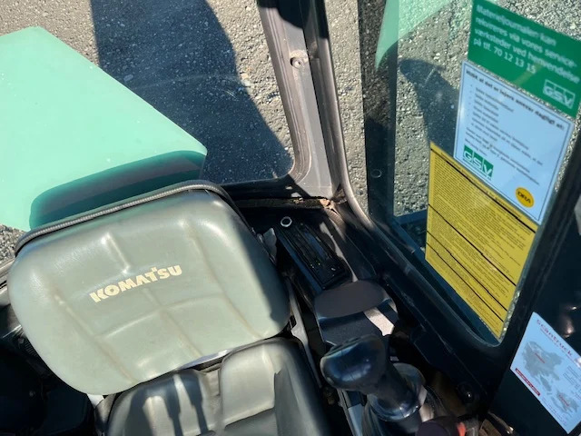 Minikotró KOMATSU PC16R HS: 15 kép.