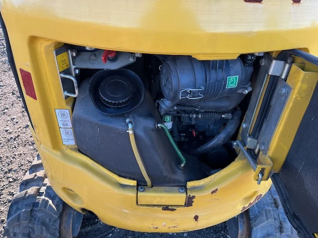 Minikotró KOMATSU PC16R HS: 10 kép.