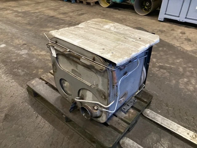 MAN 81.15103-6131 – MAN silencer - Kipufogórendszer - Teherautó: 2 kép. MAN 81.15103-6131 – MAN silencer - Kipufogórendszer - Teherautó: 2 kép.