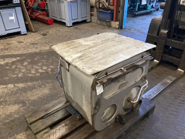 MAN 81.15103-6131 – MAN silencer - Kipufogórendszer - Teherautó: 3 kép. MAN 81.15103-6131 – MAN silencer - Kipufogórendszer - Teherautó: 3 kép.