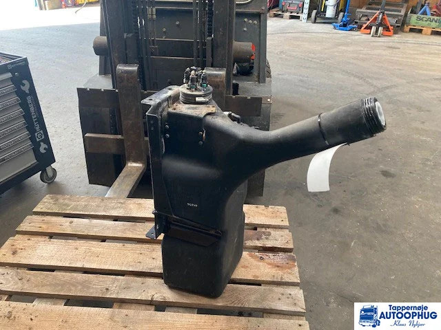 MAN Adblue – Urea tank MAN 81.15400-6185 - AdBlue tartály - Teherautó: 1 kép. MAN Adblue – Urea tank MAN 81.15400-6185 - AdBlue tartály - Teherautó: 1 kép.