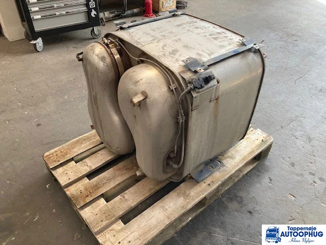 MAN Silencer MAN OEM: 81.15103-6137 - Kipufogórendszer - Teherautó: 5 kép. MAN Silencer MAN OEM: 81.15103-6137 - Kipufogórendszer - Teherautó: 5 kép.