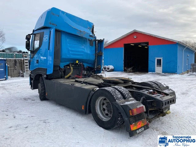 Iveco Stralis 460 E 6 - Nyergesvontató: 2 kép. Iveco Stralis 460 E 6 - Nyergesvontató: 2 kép.