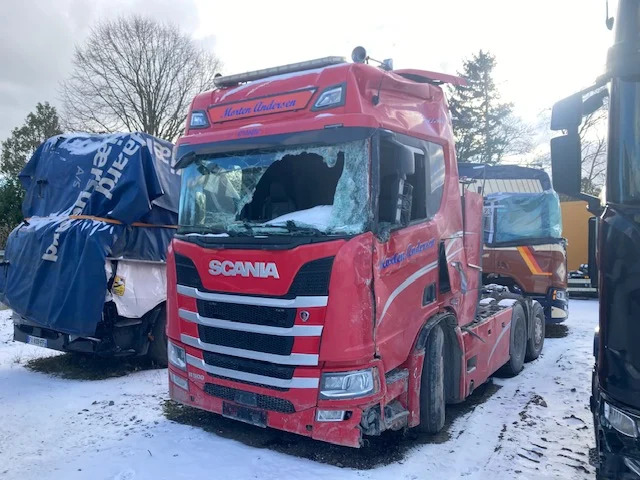 Scania R500 6X2/4 - Nyergesvontató: 1 kép. Scania R500 6X2/4 - Nyergesvontató: 1 kép.