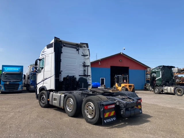 Volvo FH460 6X2 - Nyergesvontató: 5 kép. Volvo FH460 6X2 - Nyergesvontató: 5 kép.