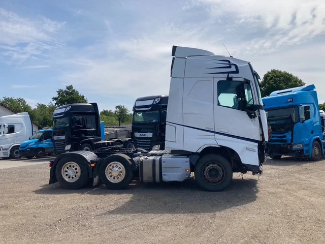 Volvo FH460 6X2 - Nyergesvontató: 4 kép. Volvo FH460 6X2 - Nyergesvontató: 4 kép.