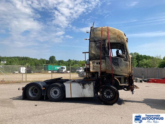 Volvo FH460 6X2 - Nyergesvontató: 2 kép. Volvo FH460 6X2 - Nyergesvontató: 2 kép.