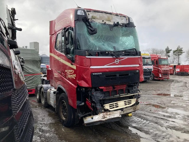 Volvo FH500 6X4 - Nyergesvontató: 1 kép. Volvo FH500 6X4 - Nyergesvontató: 1 kép.
