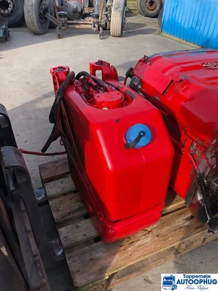 Scania Adblue tank / Reductant tank P/N: 2244863 - AdBlue tartály - Teherautó: 1 kép. Scania Adblue tank / Reductant tank P/N: 2244863 - AdBlue tartály - Teherautó: 1 kép.