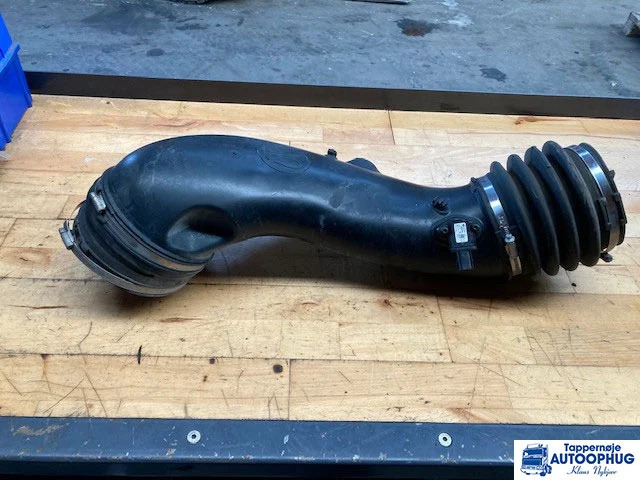 Scania Indsugnings rør Scania 2275669 - Motor és alkatrészek - Teherautó: 1 kép. Scania Indsugnings rør Scania 2275669 - Motor és alkatrészek - Teherautó: 1 kép.