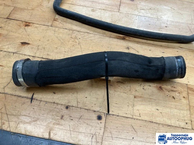 Scania Kølerslange Scania 2591855 - Motor és alkatrészek - Teherautó: 1 kép. Scania Kølerslange Scania 2591855 - Motor és alkatrészek - Teherautó: 1 kép.