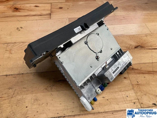 Scania Radio 2594720 – 2783088 - Fülke és belső tér - Teherautó: 1 kép. Scania Radio 2594720 – 2783088 - Fülke és belső tér - Teherautó: 1 kép.