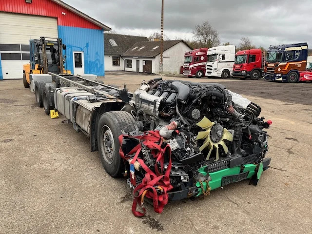 Scania S590 6X2 - Alvaz teherautó: 2 kép. Scania S590 6X2 - Alvaz teherautó: 2 kép.