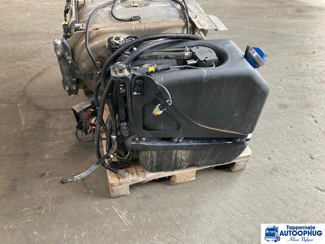 Scania adblue tank / reductant tank Scania 2919673 - AdBlue tartály - Teherautó: 1 kép. Scania adblue tank / reductant tank Scania 2919673 - AdBlue tartály - Teherautó: 1 kép.