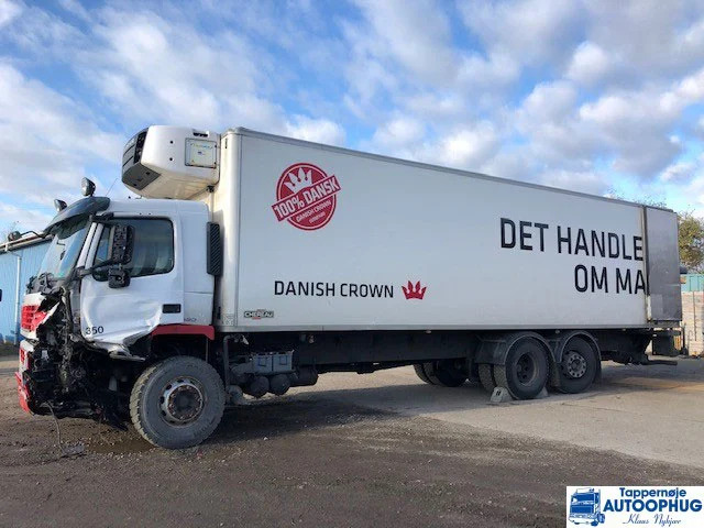 Volvo FM330 Coolerbox 6×2 - Hűtős teherautó: 3 kép. Volvo FM330 Coolerbox 6×2 - Hűtős teherautó: 3 kép.