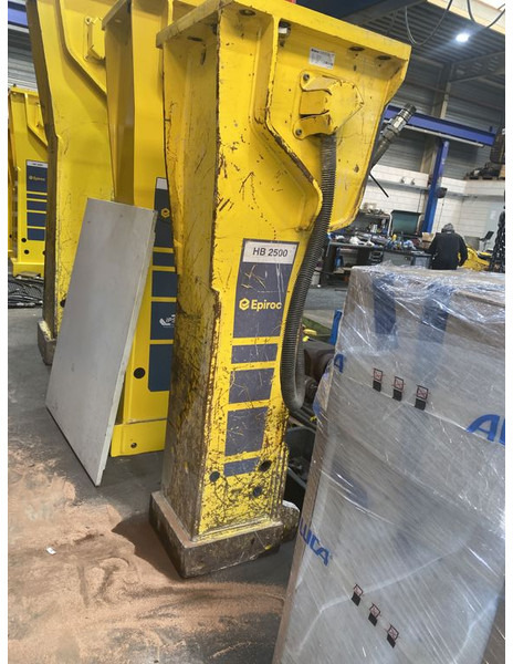 Epiroc HB2500 - Hidraulikus törőfej - Építőipari gépek: 4 kép. Epiroc HB2500 - Hidraulikus törőfej - Építőipari gépek: 4 kép.