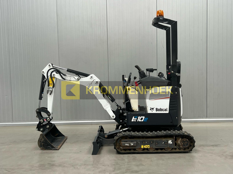 Bobcat E 10e 100% Elektrisch - Minikotró: 1 kép. Bobcat E 10e 100% Elektrisch - Minikotró: 1 kép.