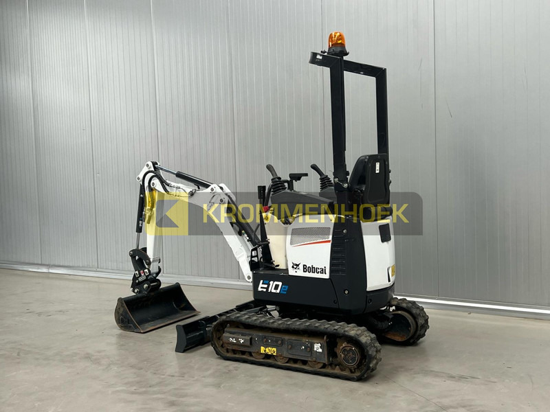 Bobcat E 10e 100% Elektrisch - Minikotró: 3 kép. Bobcat E 10e 100% Elektrisch - Minikotró: 3 kép.