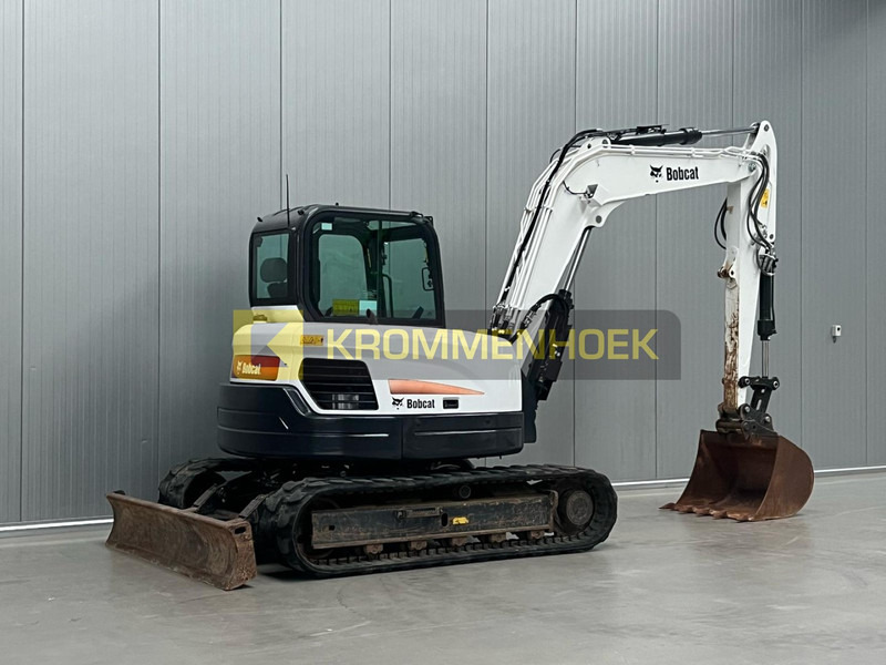 Bobcat E 85 - Minikotró: 4 kép. Bobcat E 85 - Minikotró: 4 kép.