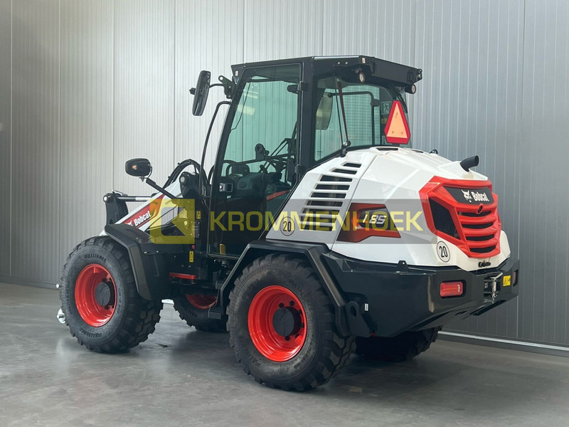 Bobcat L 85 - Gumikerekes homlokrakodó: 3 kép. Bobcat L 85 - Gumikerekes homlokrakodó: 3 kép.