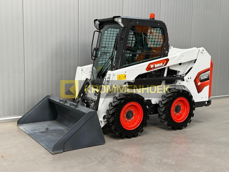 Bobcat S 510 - Mini homlokrakodó: 2 kép. Bobcat S 510 - Mini homlokrakodó: 2 kép.