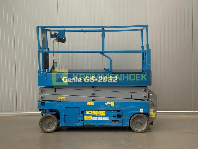 Genie GS 2032 - Ollós emelő: 1 kép. Genie GS 2032 - Ollós emelő: 1 kép.