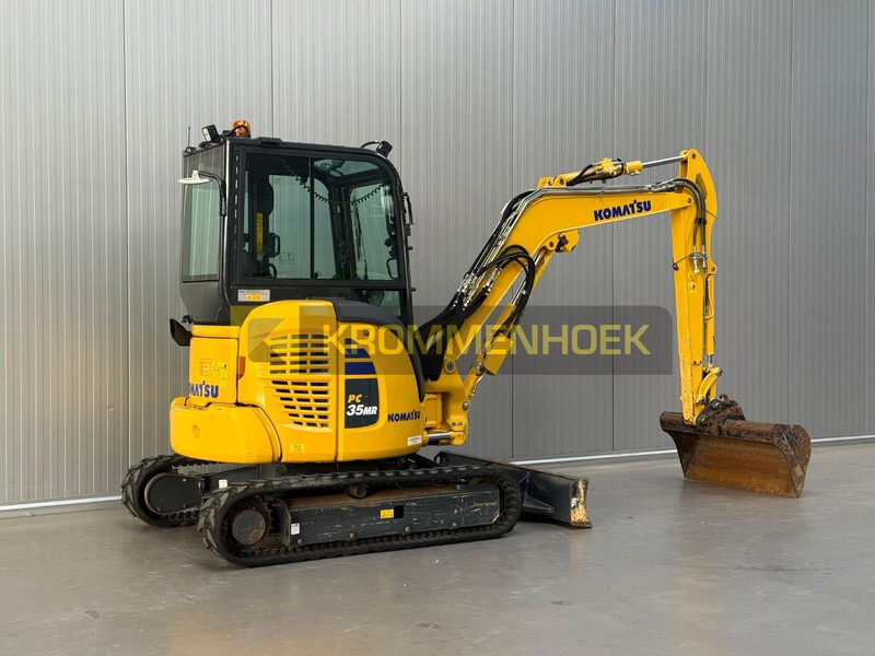 Komatsu PC 35 MR-5 - Minikotró: 4 kép. Komatsu PC 35 MR-5 - Minikotró: 4 kép.