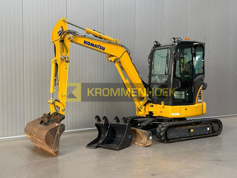Komatsu PC 35 MR-5 - Minikotró: 2 kép. Komatsu PC 35 MR-5 - Minikotró: 2 kép.