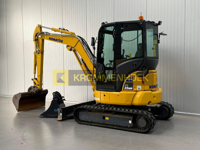 Komatsu PC 35 MR-5 - Minikotró: 3 kép. Komatsu PC 35 MR-5 - Minikotró: 3 kép.