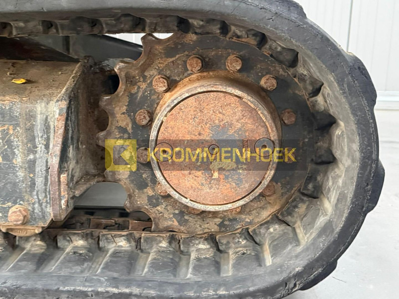 Minikotró Komatsu PC 55 MR-5: 15 kép. Minikotró Komatsu PC 55 MR-5: 15 kép.