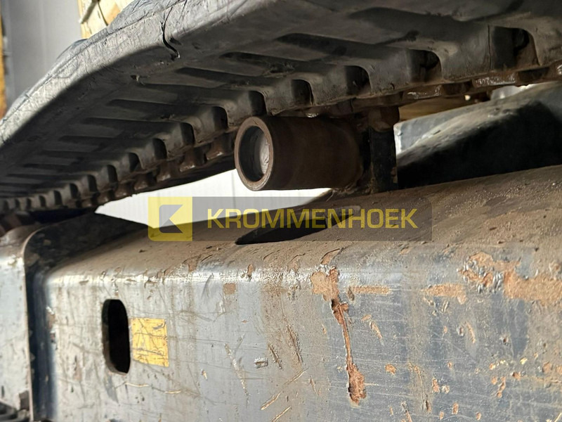 Minikotró Komatsu PC 55 MR-5: 14 kép. Minikotró Komatsu PC 55 MR-5: 14 kép.