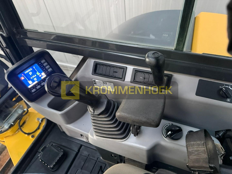 Minikotró Komatsu PC 55 MR-5: 19 kép. Minikotró Komatsu PC 55 MR-5: 19 kép.