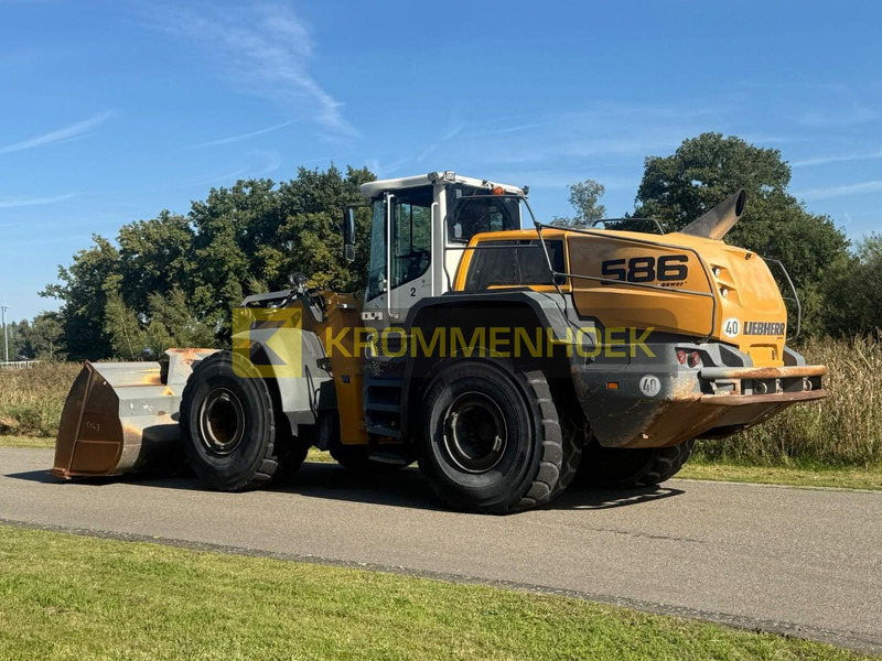 Liebherr L 586 Xpower - Gumikerekes homlokrakodó: 3 kép. Liebherr L 586 Xpower - Gumikerekes homlokrakodó: 3 kép.