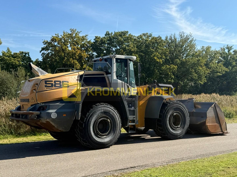 Liebherr L 586 Xpower - Gumikerekes homlokrakodó: 4 kép. Liebherr L 586 Xpower - Gumikerekes homlokrakodó: 4 kép.