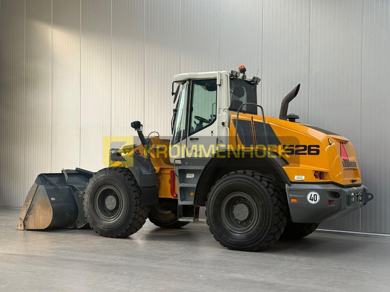 Liebherr L526 - Gumikerekes homlokrakodó: 3 kép. Liebherr L526 - Gumikerekes homlokrakodó: 3 kép.