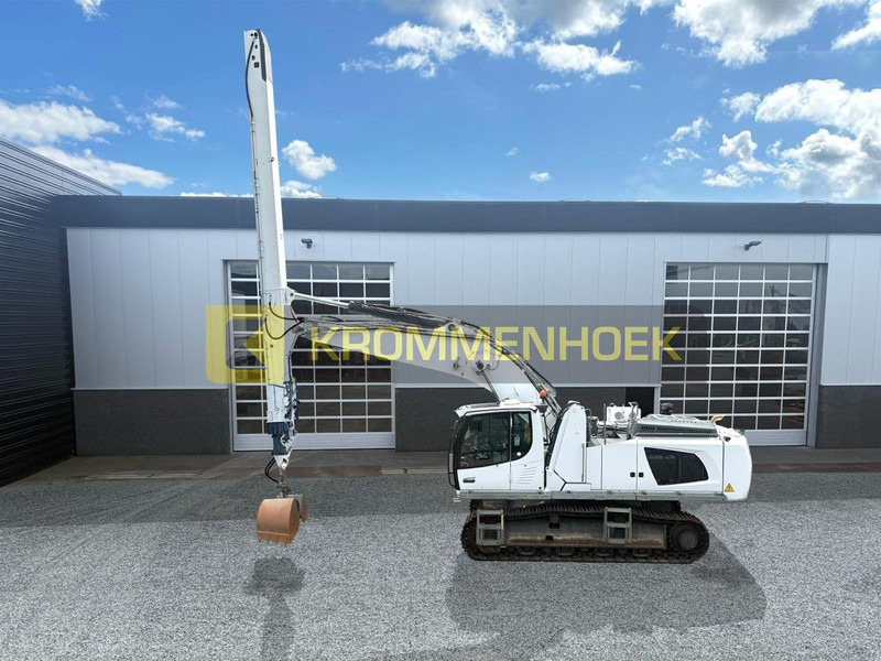 Liebherr R 946 LC Cosben 27 Meter Telescooparm - Kotrógép: 2 kép. Liebherr R 946 LC Cosben 27 Meter Telescooparm - Kotrógép: 2 kép.