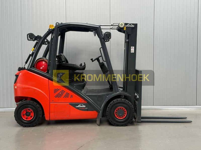 Linde H 25 T - Gázüzemű targonca: 5 kép. Linde H 25 T - Gázüzemű targonca: 5 kép.