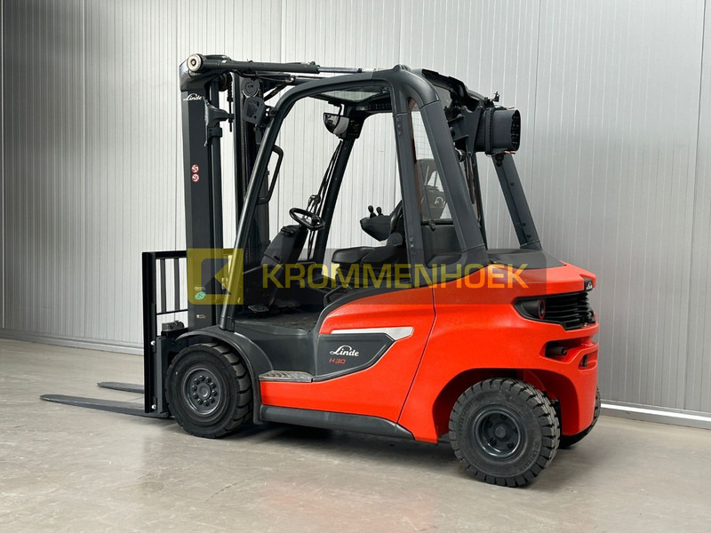 Linde H 30 D - Dízel targonca: 3 kép. Linde H 30 D - Dízel targonca: 3 kép.